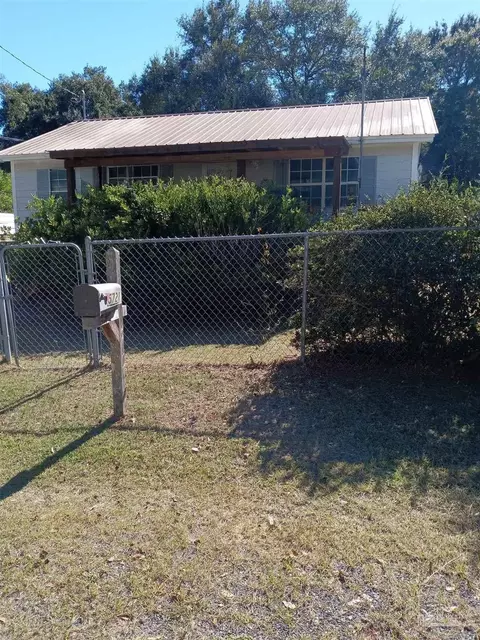 5721 Pine Dr, Milton, FL 32583