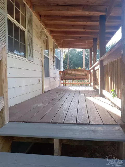 Exterior - 5721 Pine Dr, Milton, FL 32583 photo 2 of 6