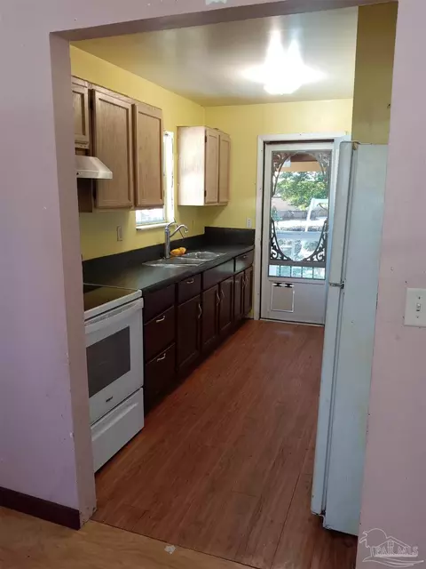 Kitchen - 5721 Pine Dr, Milton, FL 32583 photo 1 of 2