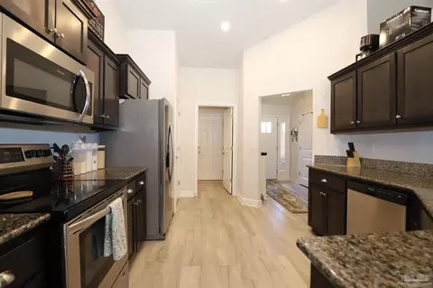 Entry Way - 6117 Parsonage Cir, Milton, FL 32570 photo 2 of 3