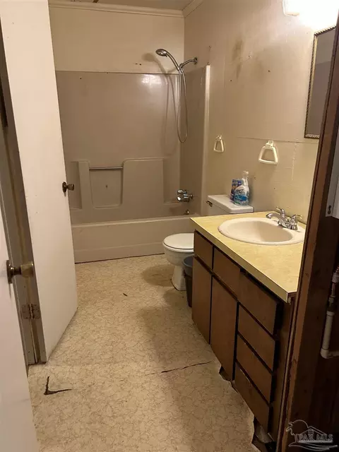 4574 Simpson St, Milton, FL 32583 photo 6