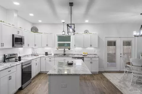 Kitchen - 6879 Joyce Dr, Milton, FL 32570 photo 3 of 4