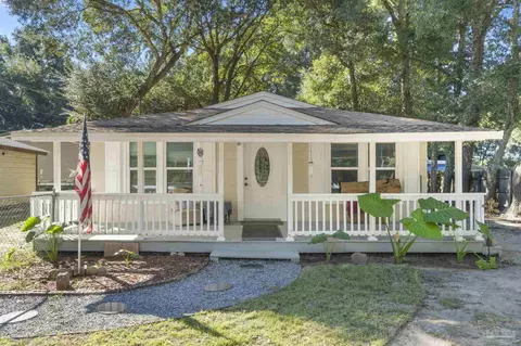 2901 Godwin Ln, Pensacola, FL 32526