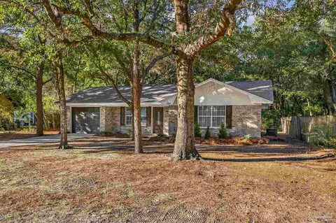 5982 Queen St, Milton, FL 32570