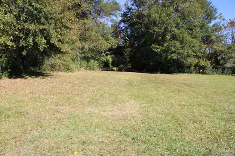 302 Front St, Century, FL 32535 photo 2