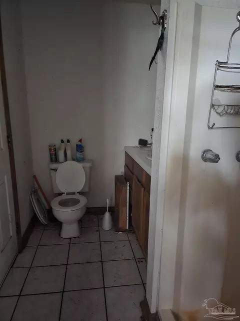 Bath - 746 Tate Rd, Cantonment, FL 32533 photo 1 of 5