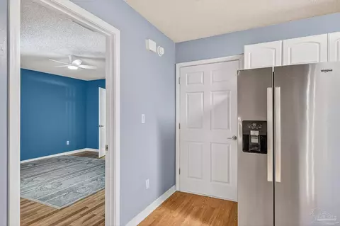 Entry Way - 5898 Cedar Tree Dr, Milton, FL 32570 photo 2 of 4