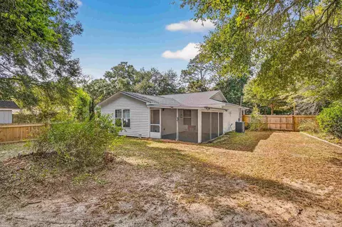 Exterior - 5898 Cedar Tree Dr, Milton, FL 32570 photo 7 of 8