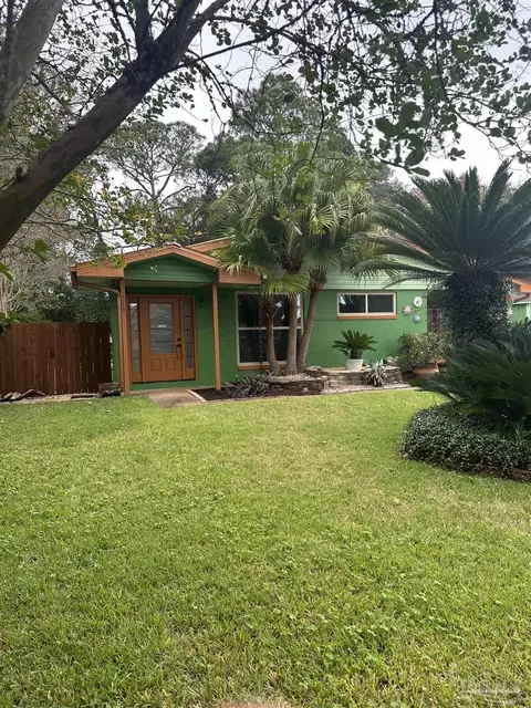 207 California Dr NE, Fort Walton Beach, FL 32548