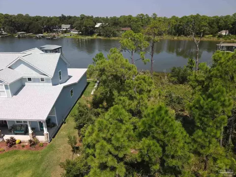 16326 Tarpon Dr, Pensacola, FL 32507