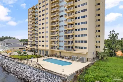 825 Bayshore Dr #206, Pensacola, FL 32507