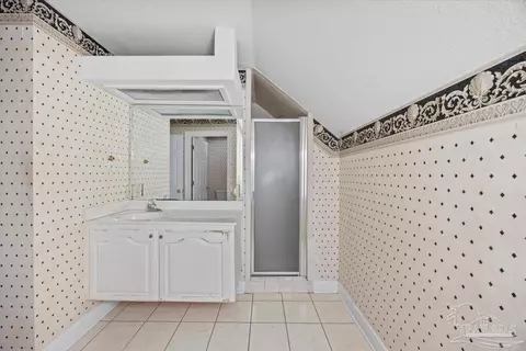 Bath - 616 Meander Ln, Cantonment, FL 32533 photo 6 of 7