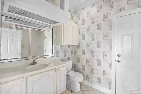 Bath - 616 Meander Ln, Cantonment, FL 32533 photo 4 of 7