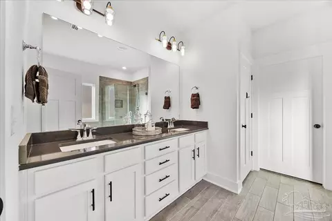 Bath - 6094 Cherry Hill Cir, Pace, FL 32571 photo 2 of 8