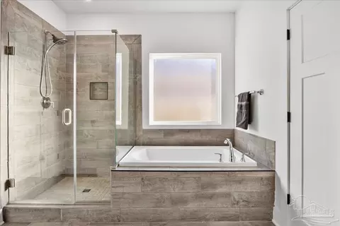 Bath - 6094 Cherry Hill Cir, Pace, FL 32571 photo 4 of 8