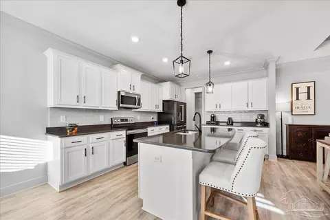 Kitchen - 6094 Cherry Hill Cir, Pace, FL 32571 photo 5 of 7