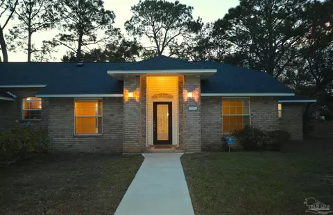 521 Long Lake Dr, Pensacola, FL 32506