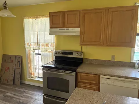 Kitchen - 3324 Bonfire Dr, Milton, FL 32583 photo 2 of 3