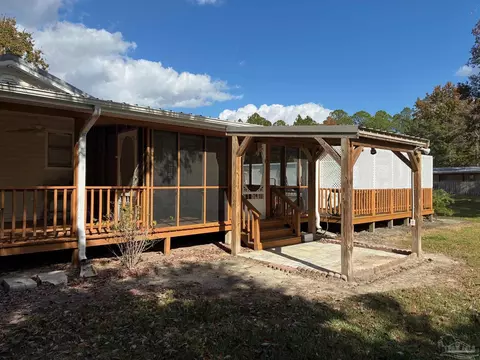 Exterior - 3324 Bonfire Dr, Milton, FL 32583 photo 6 of 8