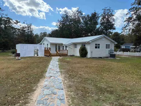 Exterior - 3324 Bonfire Dr, Milton, FL 32583 photo 7 of 8
