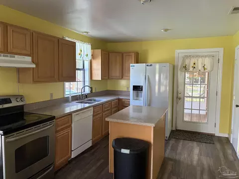 Kitchen - 3324 Bonfire Dr, Milton, FL 32583 photo 1 of 3