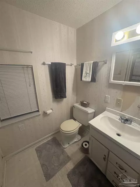 Bath - 5246 Old River Rd, Baker, FL 32531 photo 6 of 13