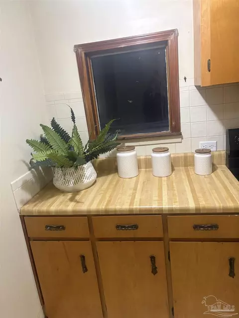Kitchen - 5246 Old River Rd, Baker, FL 32531 photo 3 of 10