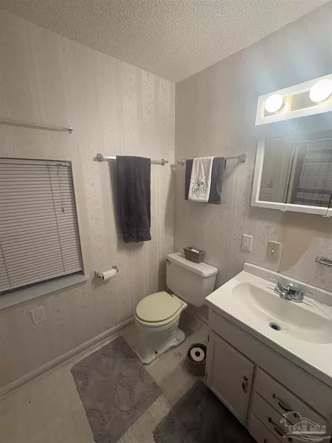 Bath - 5246 Old River Rd, Baker, FL 32531 photo 3 of 13