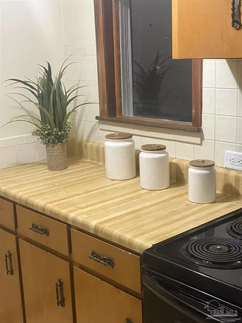 Kitchen - 5246 Old River Rd, Baker, FL 32531 photo 1 of 10