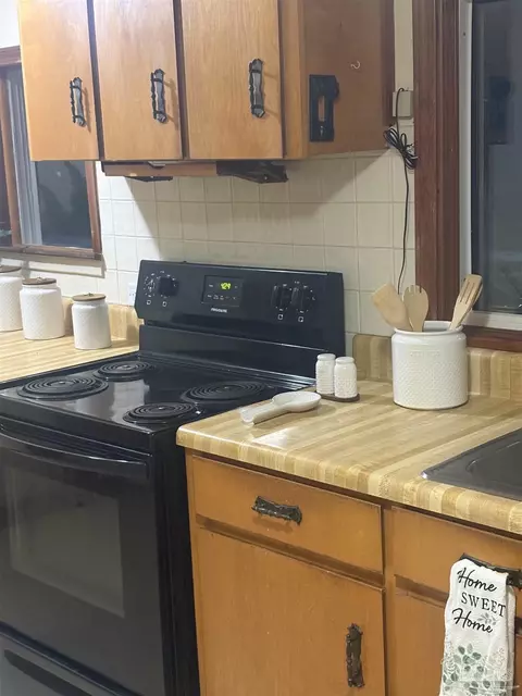 Kitchen - 5246 Old River Rd, Baker, FL 32531 photo 7 of 10