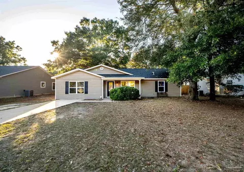 5913 Savannah Dr, Milton, FL 32570