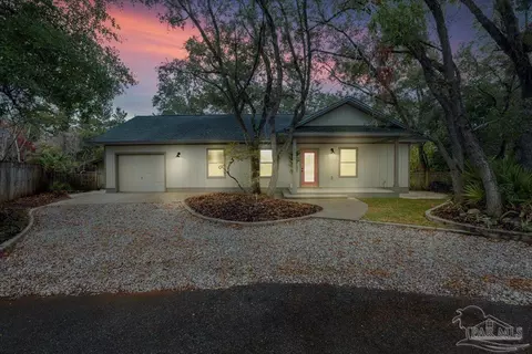 4536 Kelly Ln, Gulf Breeze, FL 32563