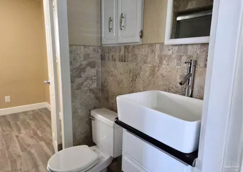 Bath - 6477 Lark Ave, Milton, FL 32570 photo 2 of 2
