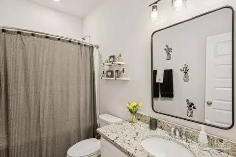 Bath - 5659 Blake Ln, Pace, FL 32571 photo 2 of 3