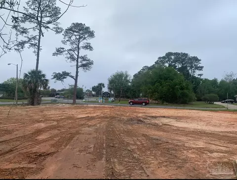 5000 Shoshone Dr, Pensacola, FL 32507