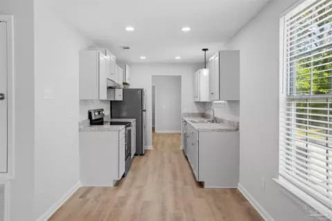 Entry Way - 6582 Lee St, Milton, FL 32570 photo 1 of 2