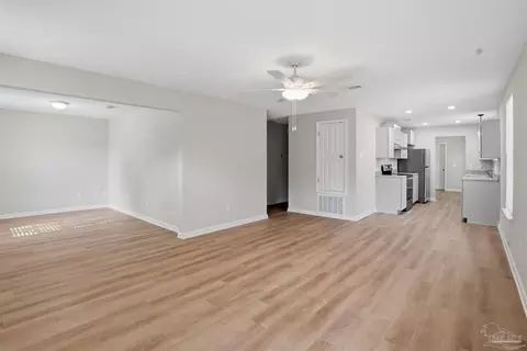 Living - 6582 Lee St, Milton, FL 32570 photo 1 of 4