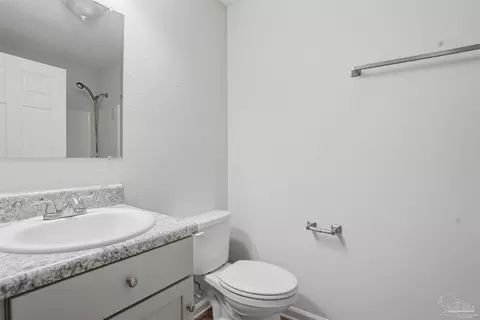 Bath - 6582 Lee St, Milton, FL 32570 photo 1 of 6