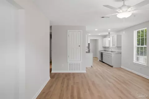 Living - 6582 Lee St, Milton, FL 32570 photo 2 of 4