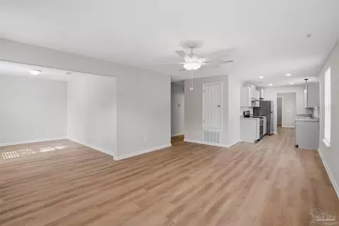 Living - 6582 Lee St, Milton, FL 32570 photo 3 of 4