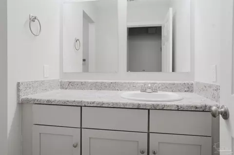 Bath - 6582 Lee St, Milton, FL 32570 photo 3 of 6