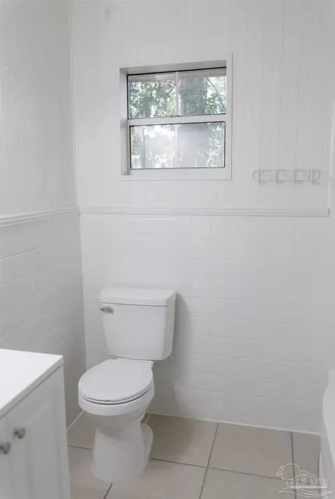 Bath - 806 Watson Ave, Cantonment, FL 32533 photo 2 of 3