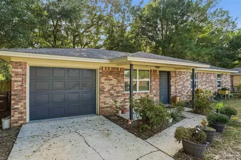 5525 Woodcrest Dr, Milton, FL 32583