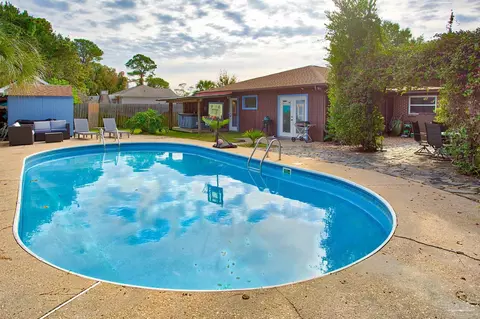 3262 West Ave, Gulf Breeze, FL 32563