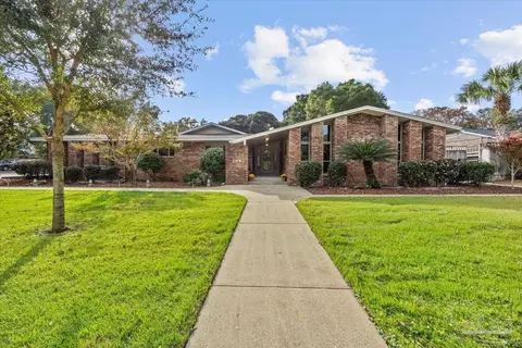 205 Silverthorn Dr, Gulf Breeze, FL 32561