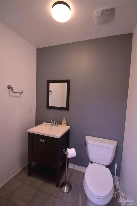 Bath - 7195 Heath Rd, Milton, FL 32570 photo 6 of 8