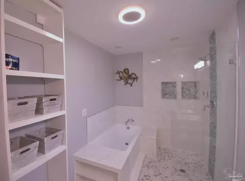 Bath - 7195 Heath Rd, Milton, FL 32570 photo 5 of 8
