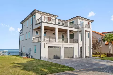 24 Baybridge Dr, Gulf Breeze, FL 32561