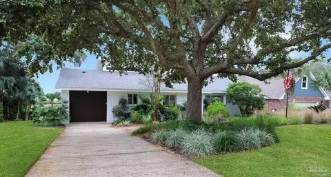 131 Shoreline Dr, Gulf Breeze, FL 32561