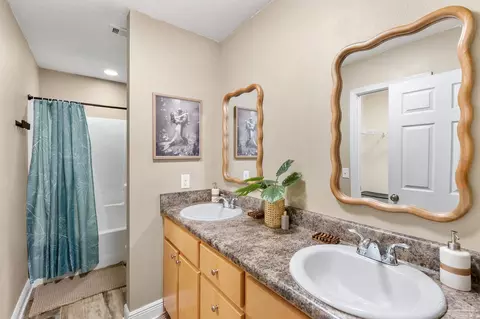 Bath - 3963 Edgefield St, Pace, FL 32571 photo 2 of 2
